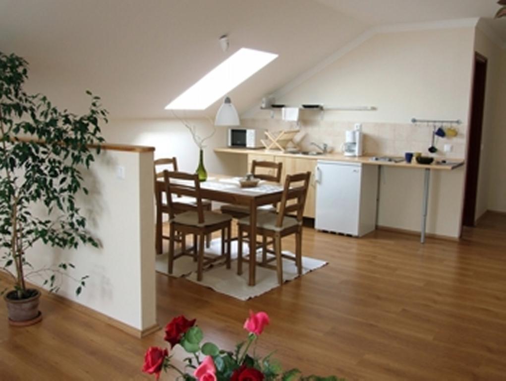 Ilona Apartmanhaz Комаром Номер фото